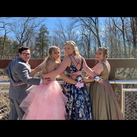 PROM DRESS - Picture 4 of 4